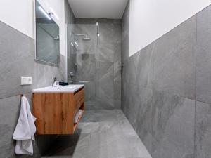 A bathroom at Vista Lodge