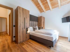 Łóżko lub łóżka w pokoju w obiekcie Romantik Mountain Chalet