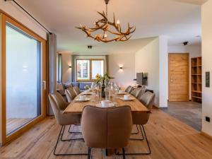 Zdjęcie z galerii obiektu Romantik Mountain Chalet w mieście Turracher Hohe
