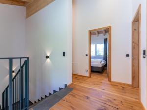 Łóżko lub łóżka w pokoju w obiekcie Romantik Mountain Chalet