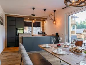 Kuchnia lub aneks kuchenny w obiekcie Wanderlust Mountain Chalet