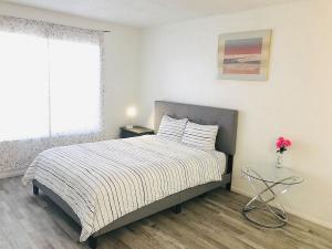 a bedroom with a bed and a vase with a flower at Super 1 bedroom with private bathroom, shared kitchen room -3 in Las Vegas