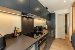 Kjøkken eller kjøkkenkrok på L'Escale du Vieux Port - Studio Ground Floor 2P