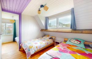 Кровать или кровати в номере Amazing Home In Quiberville With Kitchen