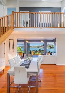 Gallery image of Own Beach Access holiday house in Auckland in Whangaparaoa