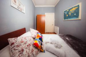 a small bedroom with a bed with pillows at Cozy 2 Bedroom Apartment by Leith Water/ Ocean in Edinburgh
