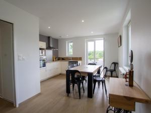 a kitchen and dining room with a table and chairs at Gîte rénové avec terrasse et jardin, au cœur de Saint-Mesmin, idéal pour nature et randonnées - FR-1-616-212 in Saint-Mesmin