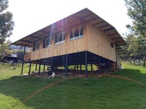 Bangunan di mana terletaknya rumah percutian