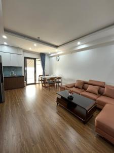 a living room with a couch and a table at Mami House - Tecco Elite City Thai Nguyen Serviced Apartments in Thái Nguyên