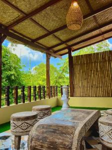 Rõdu või terrass majutusasutuses BAMBOO OASIS