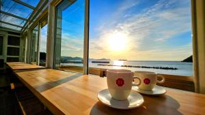 Bilde i galleriet til 夕日百選「すはら海岸」を望む限定一組の絶景宿。心地よいカフェ&カヤック体験で特別な一日を i Yuasa
