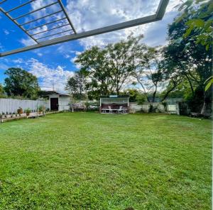 a yard with a large lawn with a pergola at Tyalgum Bed & Breakfast - Celestial Dew in Tyalgum