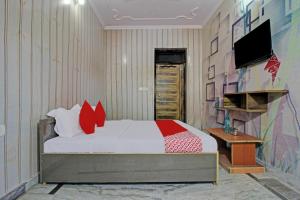 Ein Bett oder Betten in einem Zimmer der Unterkunft OYO Hotel The Vidya Grand