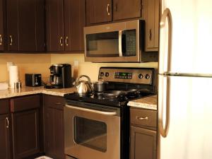 Cuisine ou kitchenette dans l'établissement Stone Mountain cottage