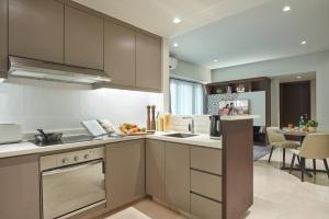 Somerset Bencoolen Singapore的厨房或小厨房