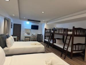 Postel nebo postele na pokoji v ubytování Neo Hatyai Hotel
