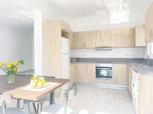 Galería fotográfica de White Mountain Pool Villas en Pafos 39 fotos más
