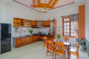 Кухня или кухненски бокс в May House Dalat