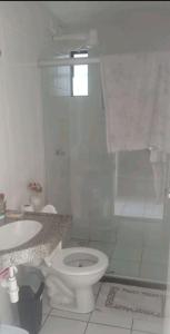 a bathroom with a toilet and a sink and a shower at Quarto privado somente para mulheres e banheiro exclusivos - demais areas compartilhadas in Maceió
