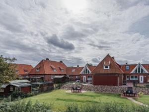 a group of red brick houses with a yard at Torbogenhuus No 5 in Norderney