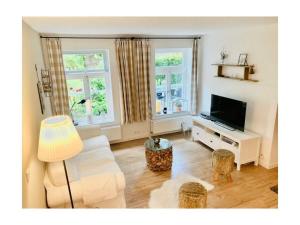 Μια τηλεόραση ή/και κέντρο ψυχαγωγίας στο Holiday apartment Nordnest
