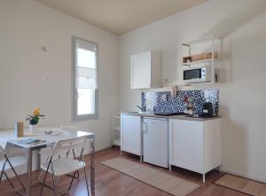 A kitchen or kitchenette at Dimore della Fausa