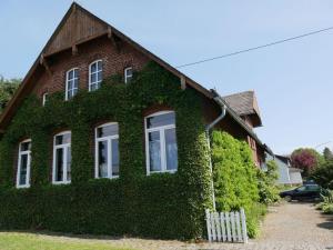 Gallery image of Former village school in Stockhausen-Illfurth