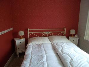 Een bed of bedden in een kamer bij Schnuckenhuus Modern retreat