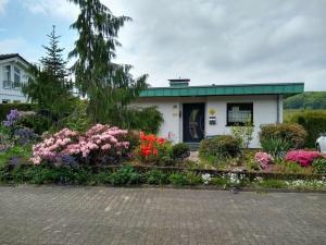 Das Gebäude in dem sich das Ferienhaus befindet