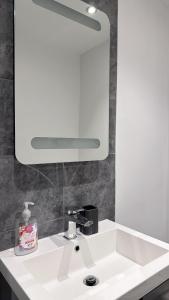 Gallery image of City Centre Apartment by Noire Property in Manchester