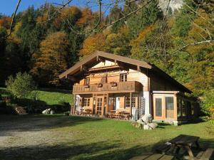 a log cabin in the middle of a field at Waterval in het huis Boshoek in Aschau im Chiemgau