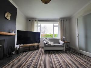 TV a/nebo společenská místnost v ubytování Carrigaline Delightful Home