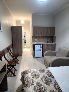 Kuchyň nebo kuchyňský kout v ubytování Apartments On Vaja Pshavela
