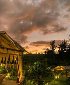Ein Garten an der Unterkunft Camani Glamping