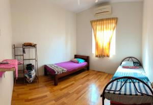 Φωτογραφία από το άλμπουμ του Rumah Bukit σε Bukit Pasir