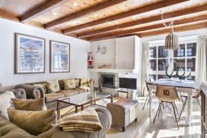 Posezení v ubytování Luderna - Apartamento Val de Ruda A19 de Saumet
