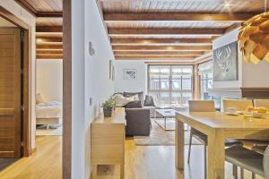 Posezení v ubytování Luderna - Apartamento Val de Ruda B14 Paulet