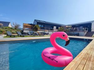 Bazén v ubytování Les suites du littoral - Gîtes proche mer - Piscine - SPA nebo v jeho okolí