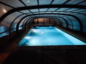 Bazén v ubytování Les suites du littoral - Gîtes proche mer - Piscine - SPA nebo v jeho okolí