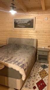 een slaapkamer met een bed in een blokhut bij Lazarus house in Berane