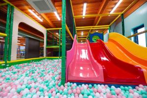 a play room filled with balls and a slide at Jingying Qinlu Hotel in Yongkang