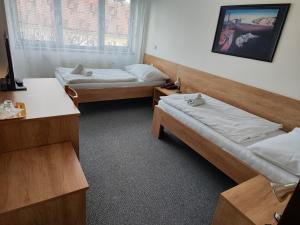 Łóżko lub łóżka w pokoju w obiekcie Hotel Panon