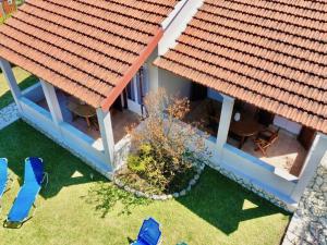 Taman di luar Beachfront Suites GardenMare by DadoVillas