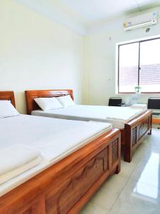 Postel nebo postele na pokoji v ubytování View Nhat Le Beach Hotel