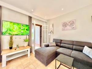 Ruang duduk di Beachfront Suites GardenMare by DadoVillas