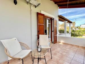 Balkoni atau teres di Beachfront Suites GardenMare by DadoVillas