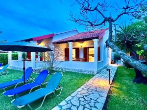 Taman di luar Beachfront Suites GardenMare by DadoVillas