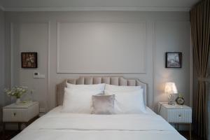 Postel nebo postele na pokoji v ubytování Luxe Paradise Suites Xuan Dieu
