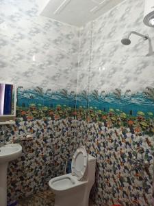 Bilik mandi di Asthal inn home stay