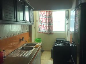 a kitchen with a sink and a stove and a window at Appartement Familial a 3min de la gare routiere Tanger in Tangier